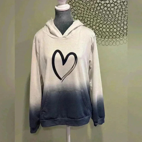 Hooded Sweatshirt ombré black and white with heart decoration- Size Large - Picture 1 of 4